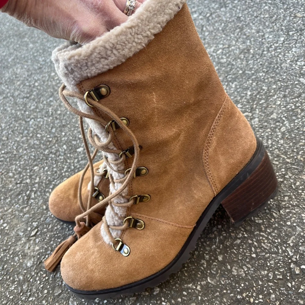 Aerosoles warm winter Sherpa faux fur lined Lace Up Boots Women’s Size 9 - Picture 4 of 5